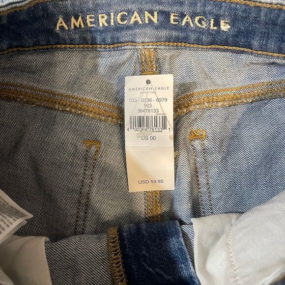 American Eagle High Rise Mom Shorts Distressed Daisy Embroidery NWT Size 00 - Picture 3 of 6